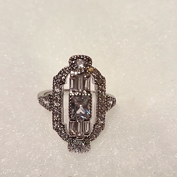 CZ SIZE 8 WEDDING RING - Picture 1 of 3